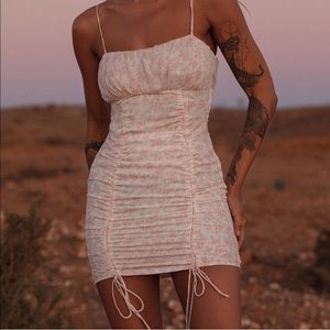 Ivy Hollow Mini white/pink dress